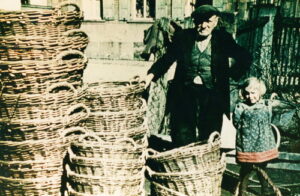 Korbmacher Heinrich Cattor mit Gertrud Cattor, um 1940