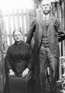 Magarete, geb. Hirth und Adam Walter, um 1888 in Festkleidung